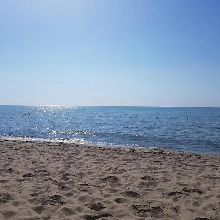 بيت للعطل Leone *